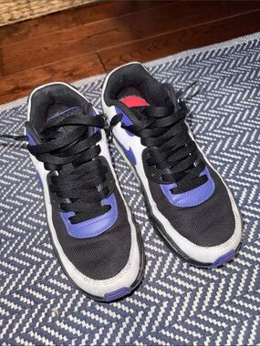 Nike air max. Black and Purple Athletic Sneakers